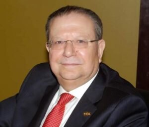 محمد عبدالعال الخبير المصرفي