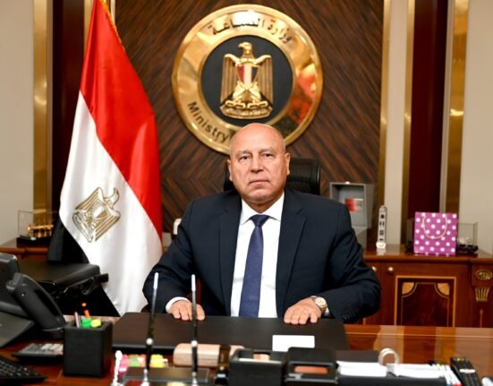 الفريق المهندس كامل الوزير وزير الصناعة والنقل