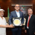 شريف حسن رئيس مجموعة الاتصال المؤسسي بالبنك الزراعي يتسلم جائزة أفضل فكرة إعلان في رمضان