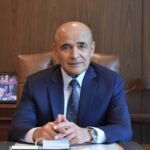 علي معرفي رئيس مجلس إدارة البنك الأهلي الكويتي – مصر