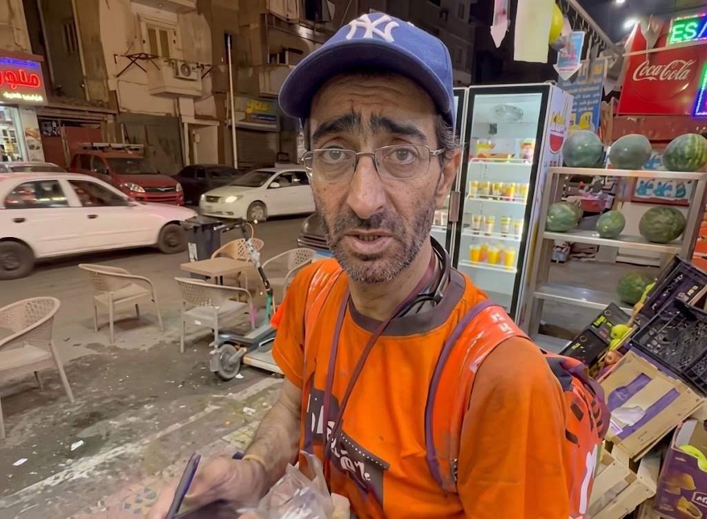 الصيدلي مينا عامل الدليفري تأخر 5 سنوات عن القيد بالنقابة بعد التخرج | خاص 